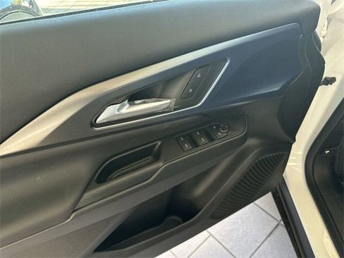 New 2026 Chevrolet Equinox EV LT image 15