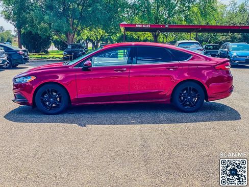 Used 2018 Ford Fusion SE w/ Fusion SE Technology Package FWD image 5