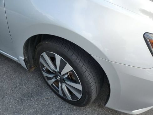 Used 2016 Nissan Sentra SL w/ Technology Package FWD image 5