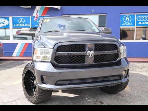 Used 2016 RAM 1500 Express RWD image 2