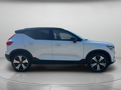 Used 2023 Volvo XC40 Recharge Plus image 33
