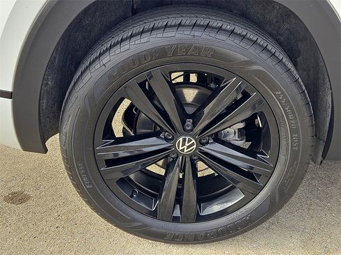 Used 2023 Volkswagen Atlas Cross Sport SEL R-Line image 7