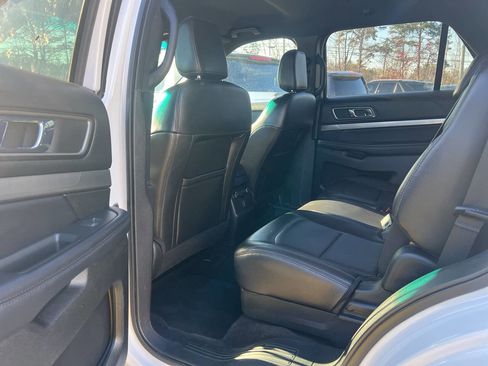 Used 2018 Ford Explorer XLT w/ Equipment Group 202A image 18