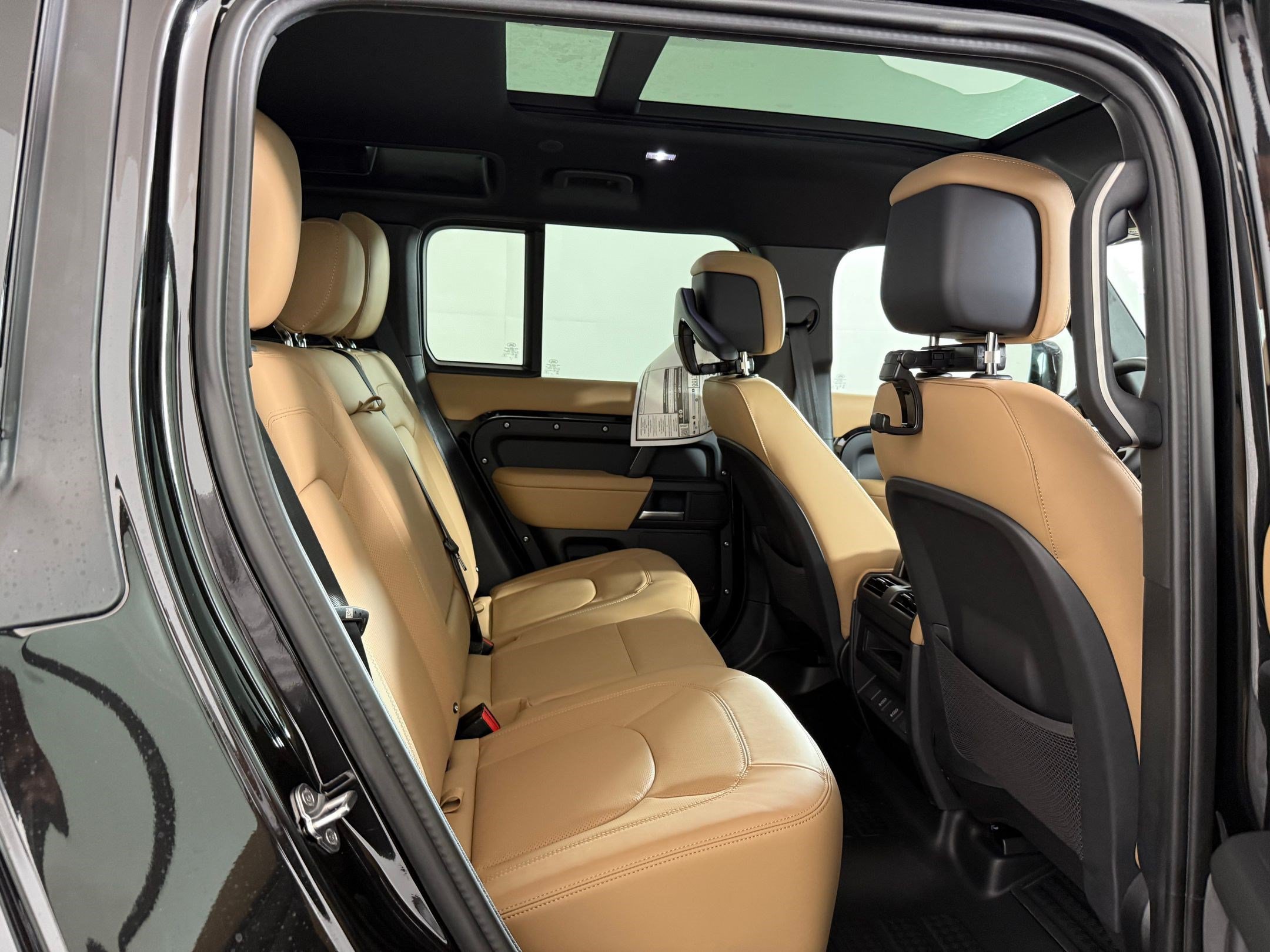 New 2026 Land Rover Defender 110 S AWD/4WD image 31