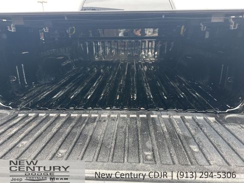 Used 2017 Chevrolet Silverado 1500 Custom w/ Custom Convenience Package AWD/4WD image 17