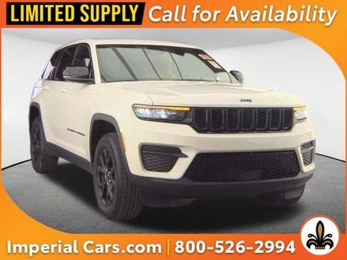 Used 2024 Jeep Grand Cherokee Altitude AWD/4WD image 1