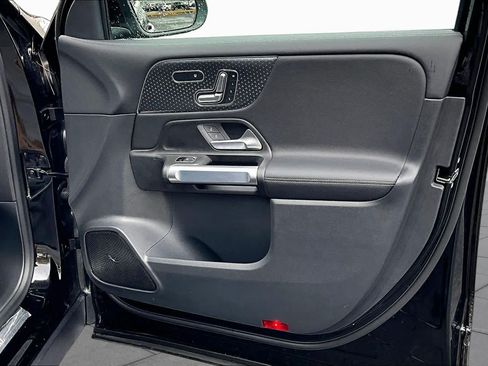 Used 2025 Mercedes-Benz GLB 250 w/ Exclusive Package image 23