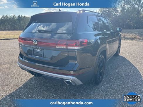 Used 2025 Volkswagen Atlas Peak Edition SE image 3