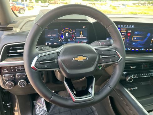 Used 2025 Chevrolet Tahoe Premier AWD/4WD image 14