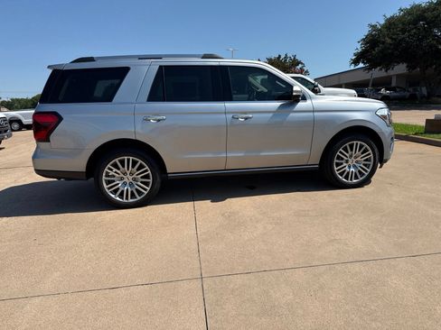 Used 2023 Ford Expedition Limited AWD/4WD image 8