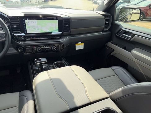 Used 2025 Chevrolet Silverado 1500 ZR2 w/ Technology Package image 22