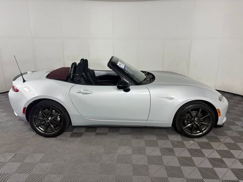 Used 2018 MAZDA MX-5 Miata Club image 37