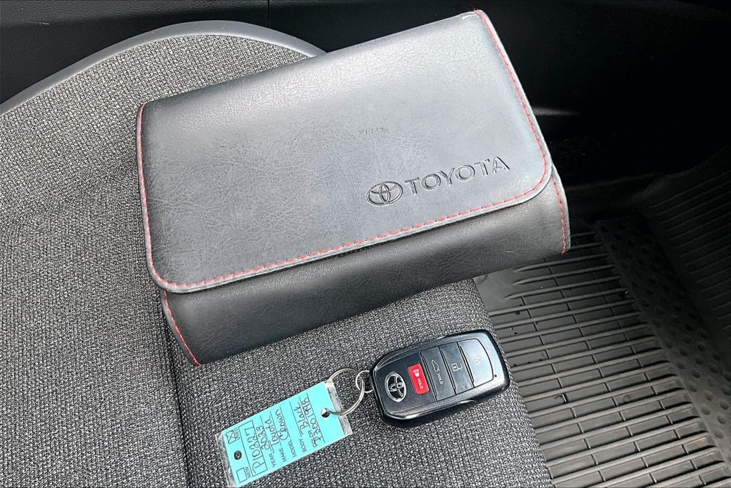 Used 2023 Toyota Crown AWD/4WD image 33