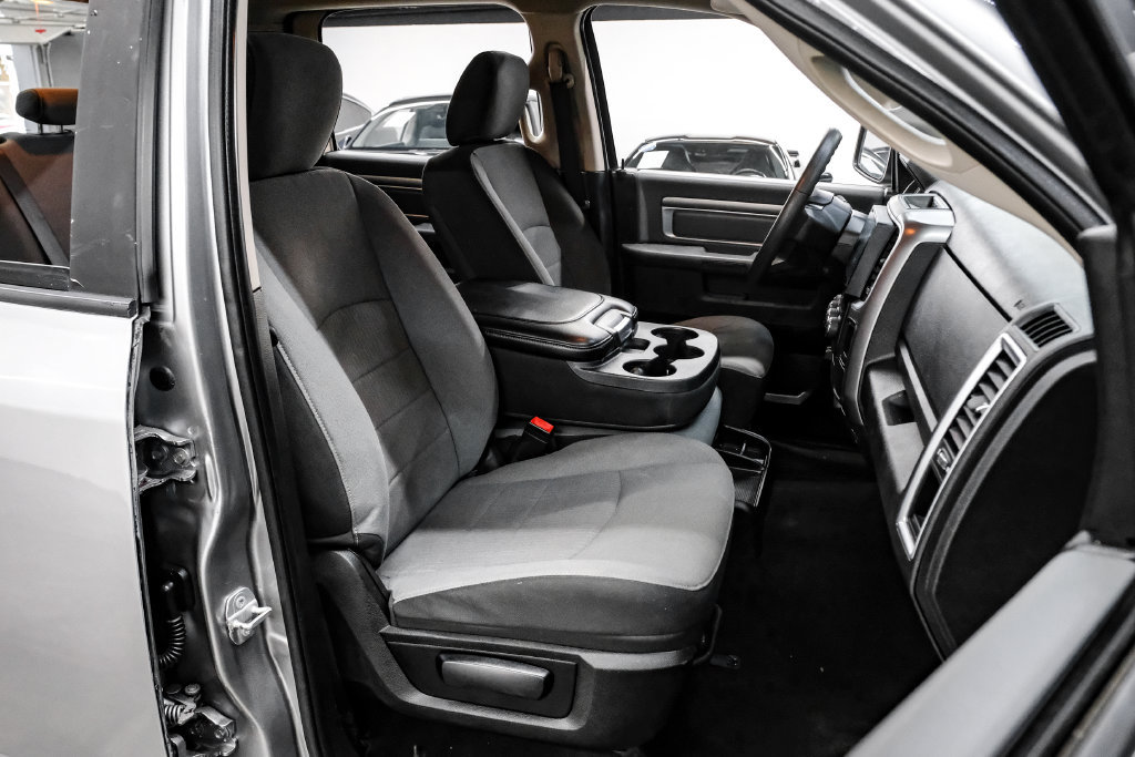 Used 2021 RAM 1500 Classic SLT AWD/4WD image 40