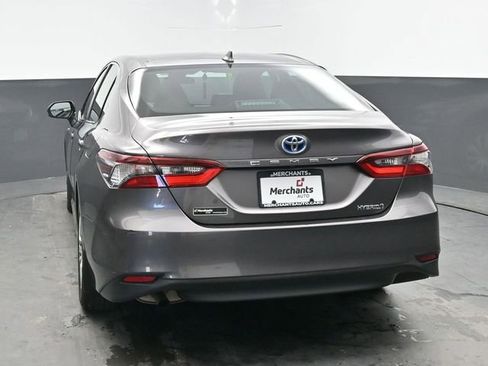 Used 2021 Toyota Camry LE image 5