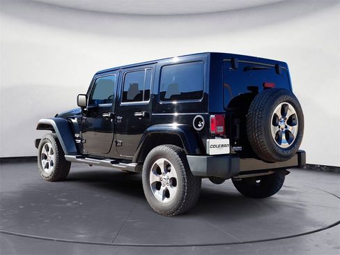 Used 2018 Jeep Wrangler Unlimited Sahara image 3