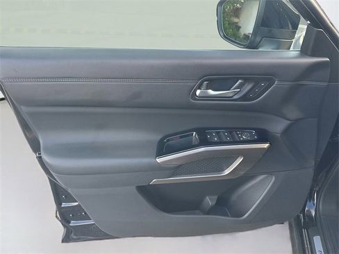 Used 2024 Nissan Pathfinder Platinum w/ Cargo Package image 18