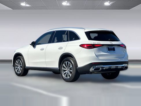 Used 2024 Mercedes-Benz GLC 300 4MATIC image 3