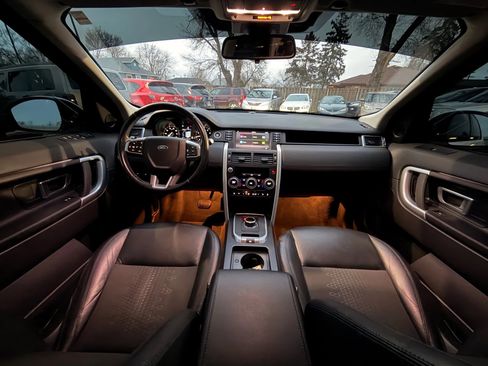 Used 2018 Land Rover Discovery Sport SE image 2