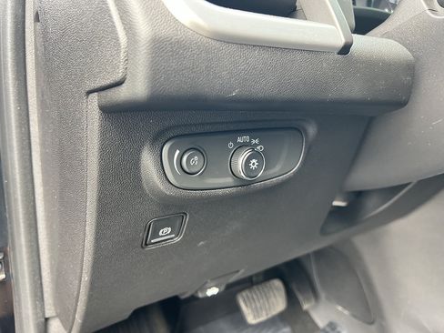 Used 2018 GMC Terrain SLE w/ Driver Convenience Package FWD image 29