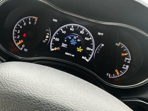 Used 2022 Jeep Grand Cherokee Limited image 5