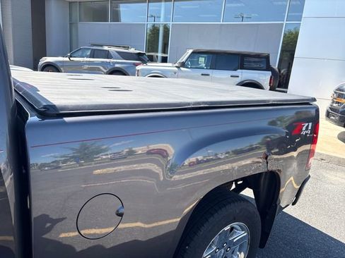 Used 2011 GMC Sierra 1500 SLE w/ All-Terrain Package AWD/4WD image 13