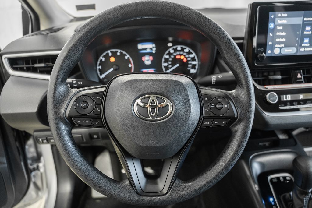 Used 2025 Toyota Corolla LE w/ LE Premium Package FWD image 26