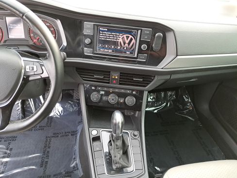 Used 2019 Volkswagen Jetta R-Line image 19