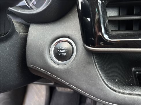 Used 2020 Toyota Highlander XLE FWD image 25