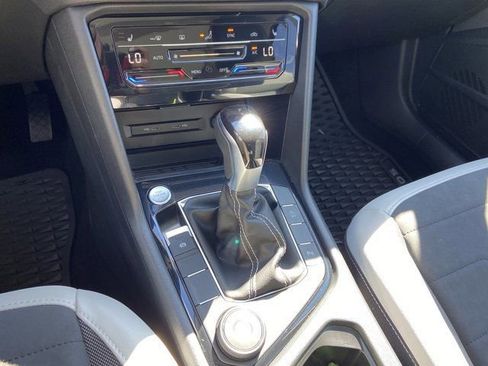 Used 2025 Volkswagen Taos SE w/ Panoramic Sunroof Package image 22