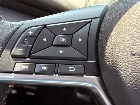 Used 2023 Nissan Kicks SR w/ SR Premium Package FWD image 12
