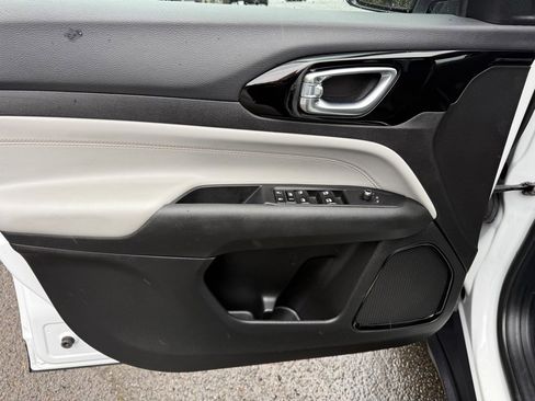 Used 2024 Jeep Compass Limited image 13