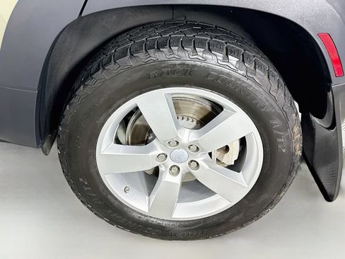 Used 2020 Land Rover Defender 110 First Edition AWD/4WD image 25