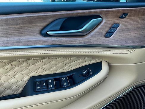 New 2025 Jeep Grand Cherokee Summit image 13