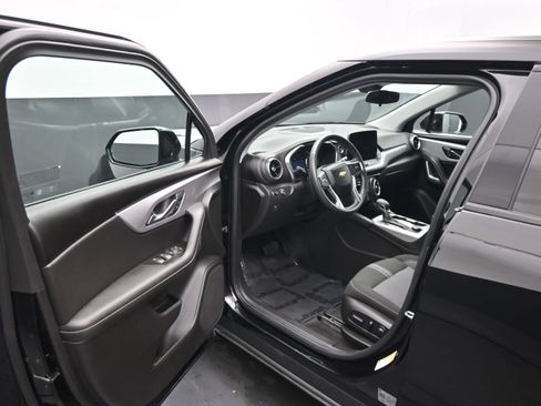 Used 2025 Chevrolet Blazer LT FWD image 18