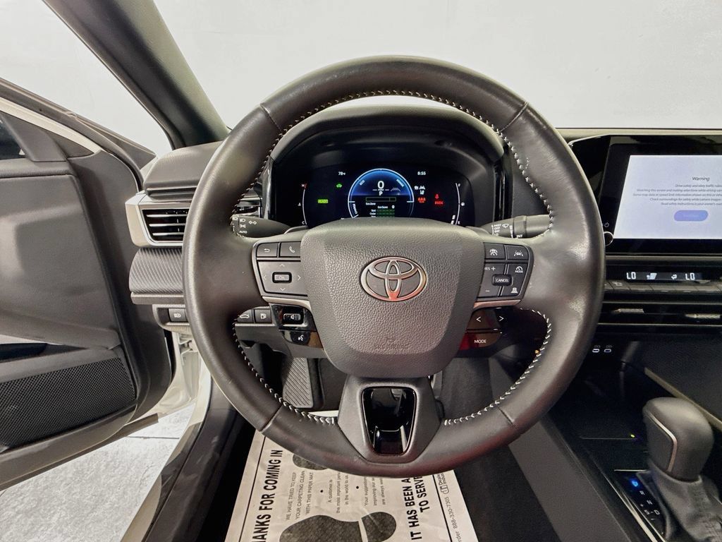 Used 2025 Toyota Camry SE w/ Convenience Package FWD image 12