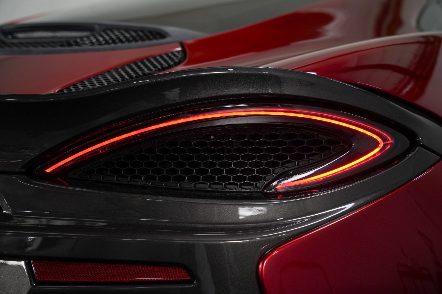 Used 2017 McLaren 570S RWD image 21