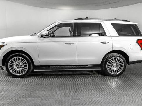 Used 2024 Ford Expedition Limited AWD/4WD image 3