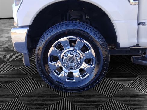 Certified 2019 Ford F250 Lariat w/ Chrome Package image 14