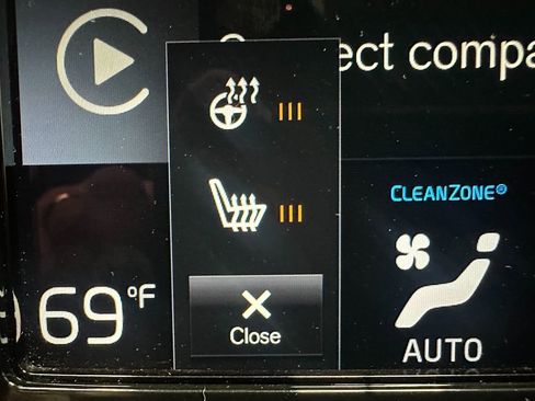 Used 2021 Volvo XC40 T5 Momentum image 22