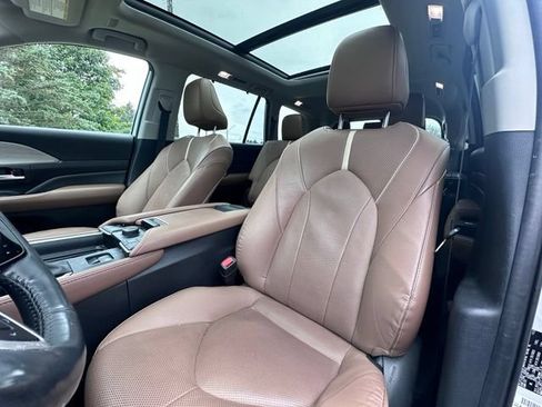 Used 2024 Toyota Grand Highlander AWD image 12