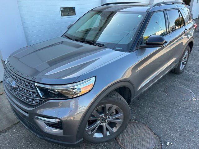 Certified 2022 Ford Explorer XLT w/ Equipment Group 202A AWD/4WD image 1