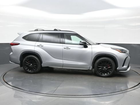 Used 2023 Toyota Highlander XSE AWD/4WD image 7