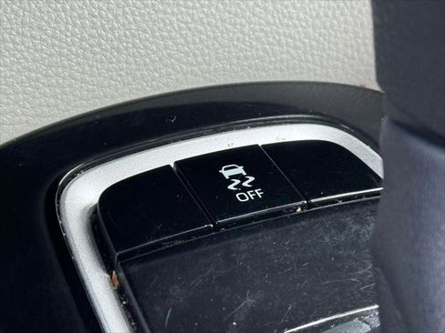Used 2021 Toyota Corolla LE w/ Carpet Mat Package (TMS) FWD image 30