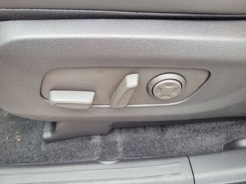 New 2026 Kia Carnival EX FWD image 24