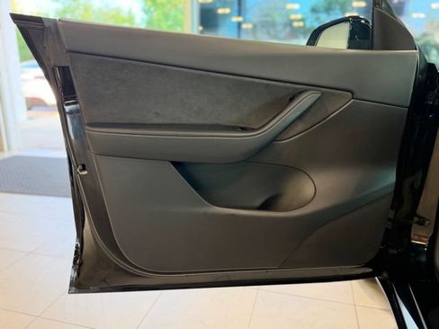 Used 2021 Tesla Model Y Long Range AWD/4WD image 18
