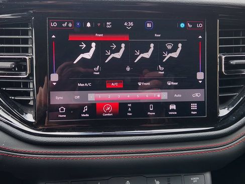 Used 2025 Dodge Durango GT RWD image 12
