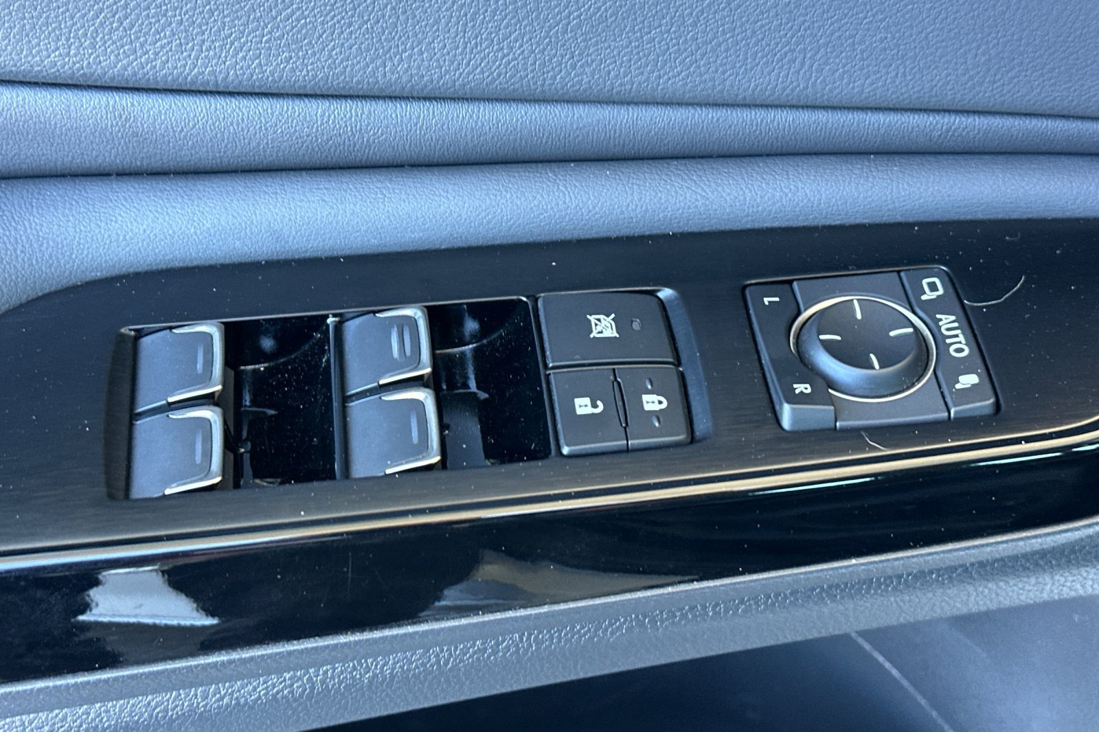 Used 2023 Lexus ES 350 Ultra Luxury w/ Accessory Package (Z2) FWD image 13