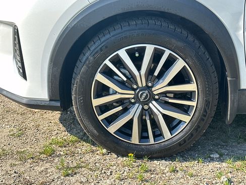 Used 2023 Nissan Kicks SV FWD image 11