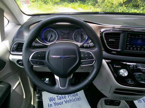 Used 2018 Chrysler Pacifica Touring Plus w/ Tire & Wheel Group image 33